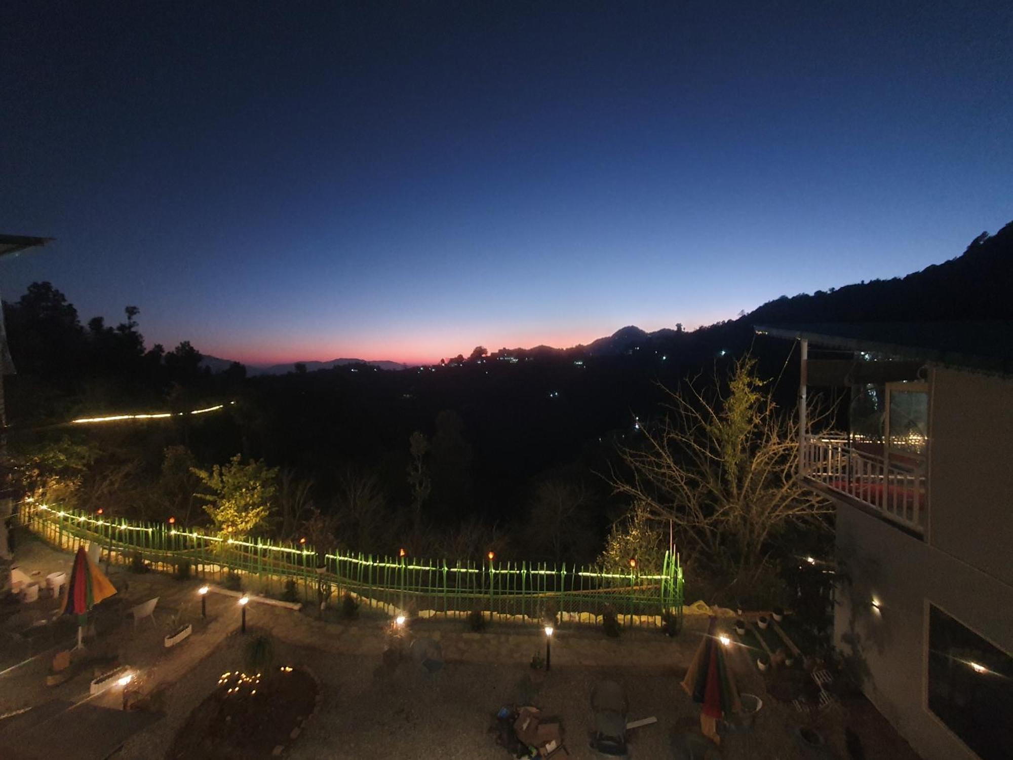 The Rare One'S Mukteshwar - Resort & Cafe Экстерьер фото
