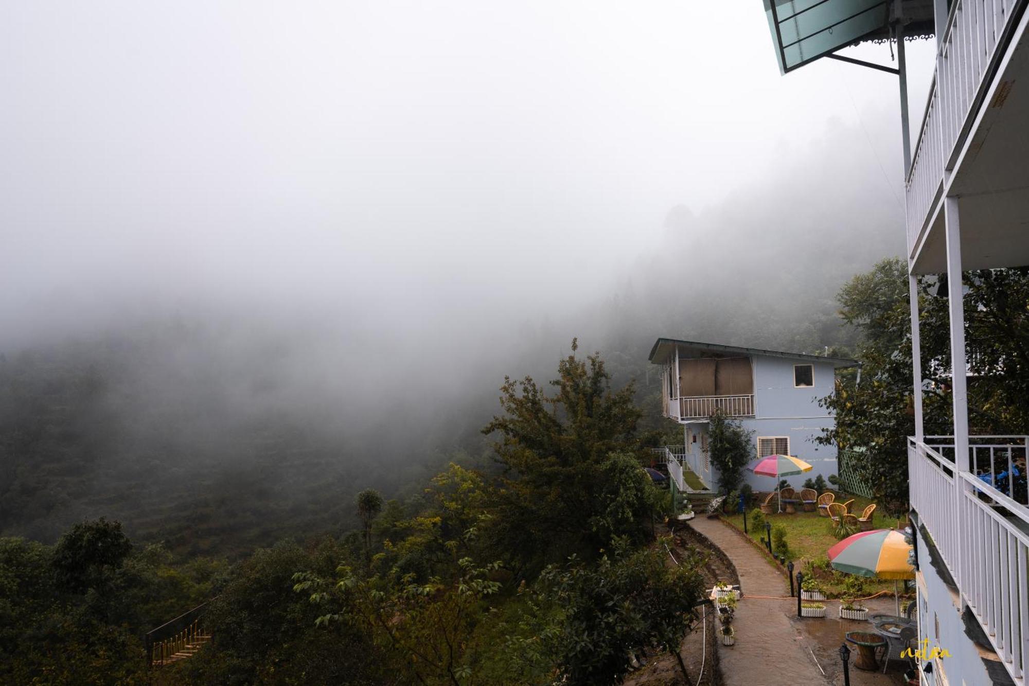 The Rare One'S Mukteshwar - Resort & Cafe Экстерьер фото